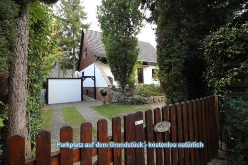 4 Sterne Souterrain Apartment Alt-Mariendorf, Берлин (фото 7)