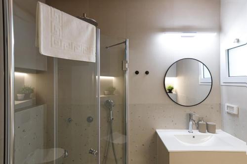 Ντους, Lovely New Central Apartment 2 with Miklat in Μπεερ Σεβα