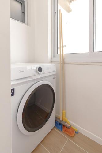 Lovely New Central Apartment 2 with Miklat in Μπεερ Σεβα