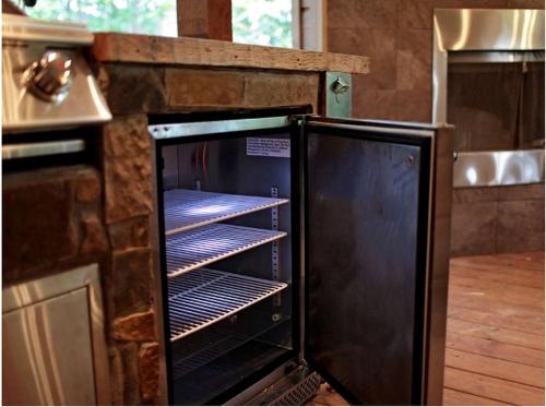 Stunning and Modern Cabin Rental near Beavers Bend State Park, Oklahoma