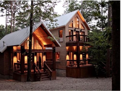 Stunning and Modern Cabin Rental near Beavers Bend State Park, Oklahoma