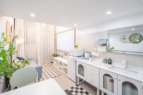 Ling Homestay - Huaihai Middle Road Branch Shanghai, Shanghai (photo 8)