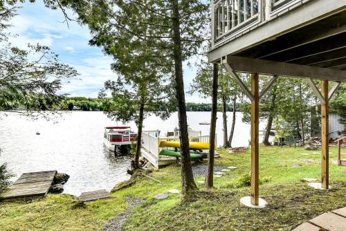 Charming, Pet Friendly Lakefront Cabin in Belgrade, Maine, Perfect for a Weekend Getaway with Friends