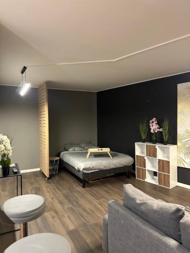 Appartement Claudel Netflix Saint Quentin en Yvelines in มอนติกนี่ เลอ เบรตันโน