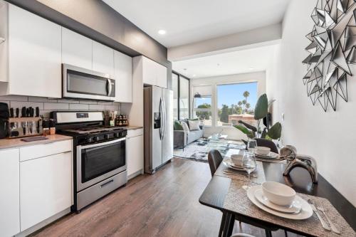 Designer 1bdr with Luxury Pool&Gym, FREE Parking, Los Angeles (fotografie 4)