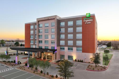 Holiday Inn Express & Suites Moore By IHG – khách sạn tại Moore