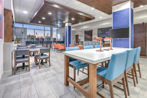 Holiday Inn Express & Suites Moore, an IHG Hotel in Moore, USA