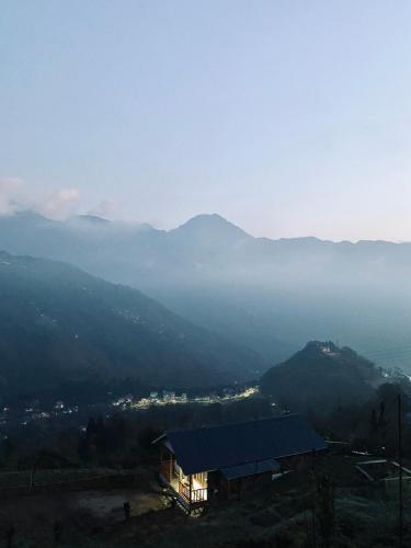 Hill Garden Homestay in Kaluka