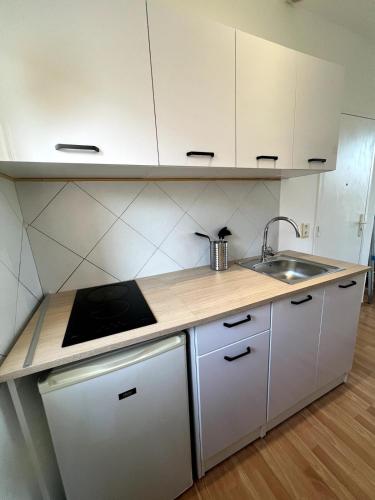 NEW studio old Antibes in Maure