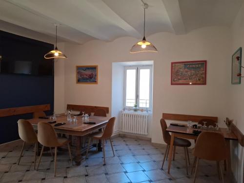 Étterem, Auberge Arthéa (Auberge Arthea) in Laviolle