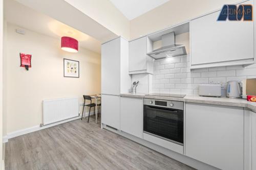 2 Bed Flat With Parking Sleeps 4 in Fife in Buckhaven
