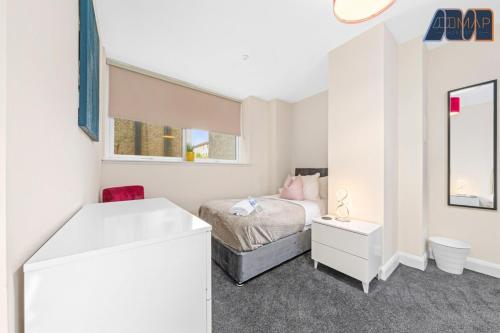 2 Bed Flat With Parking Sleeps 4 in Fife in Buckhaven