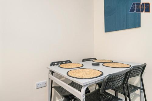 2 Bed Flat With Parking Sleeps 4 in Fife in Buckhaven
