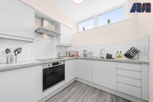 2 Bed Flat With Parking Sleeps 4 in Fife in Buckhaven