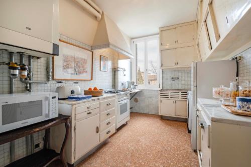 San Giorgio View Apartment with Terrace R&R - image 3