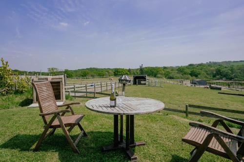 景觀, Swallowfield Glamping- Lake View in 比明斯特