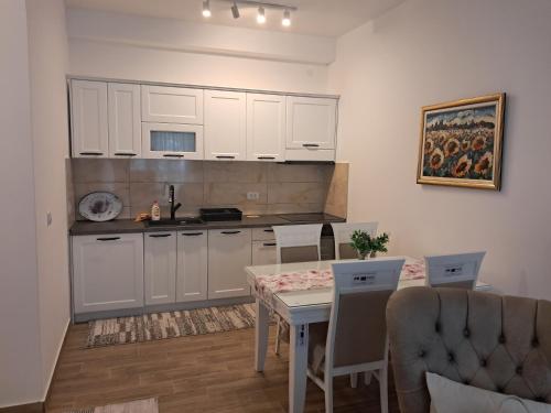 Ruža Vetrova 4 Ruža Vetrova 4