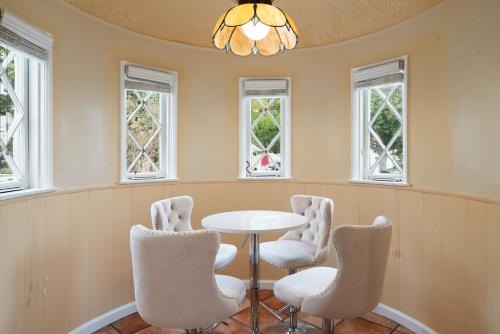 Spacious 4BR House with Large Yard and Parking Beverly Hills Adj, Los Angeles (fotografie 4)