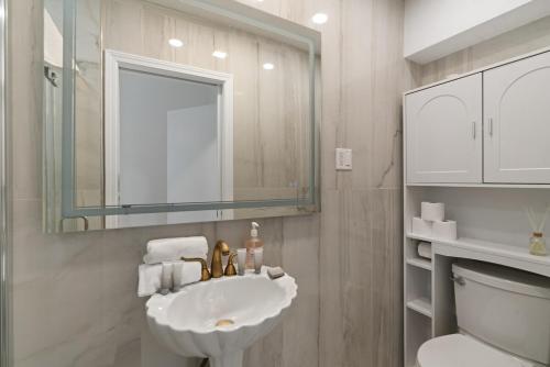 Spacious 4BR House with Large Yard and Parking Beverly Hills Adj, Los Angeles (fotografie 9)