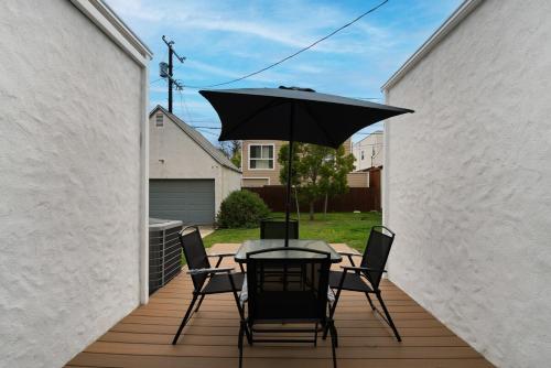 Spacious 4BR House with Large Yard and Parking Beverly Hills Adj, Los Angeles (fotografie 10)
