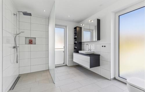 浴室, Nice Home In Kirchen - Sieg With Wifi in 科爾臣/基格