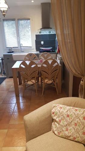 Gîte le Père Limpinpin (Gite le Pere Limpinpin) in Mézel