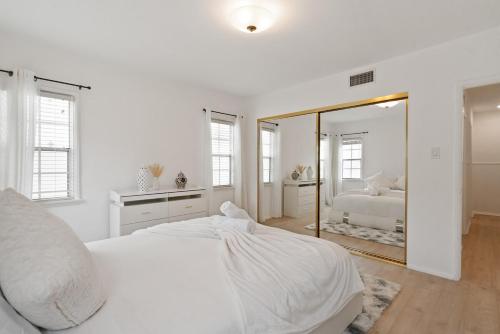 Spacious 4BR House with Large Yard and Parking Beverly Hills Adj, Los Angeles (fotografie 6)