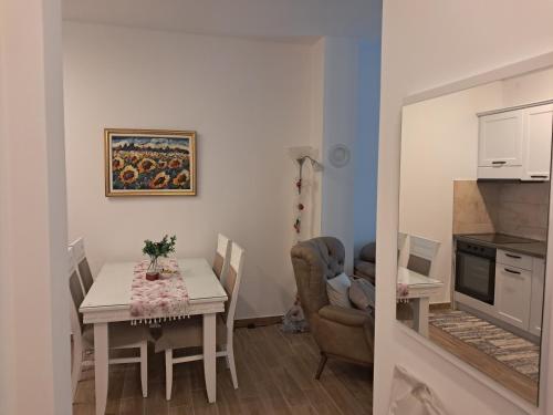 Ruža Vetrova 4 Ruža Vetrova 4