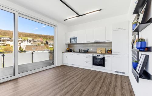 廚房, 3 Bedroom Lovely Home In Kirchen - Sieg in 科爾臣/基格