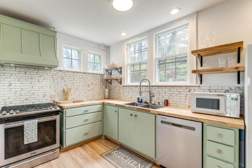 1 Mi to Dtwn Roanoke Home with Yard and Mtn View! in 羅阿諾克