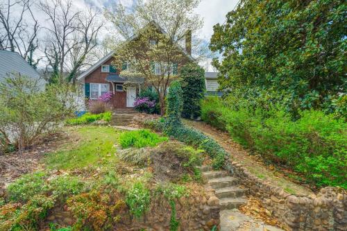 1 Mi to Dtwn Roanoke Home with Yard and Mtn View! in 羅阿諾克