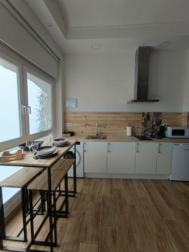 廚房, Apartamentos La Muralla in 聖多明各德拉卡爾薩達