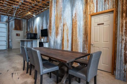 King Beds Game Room On 290 Large Estate Kitchen - image 2