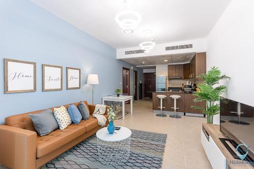 1BR Tropical Vibes Near Skydiving and Beach!, Dubaï