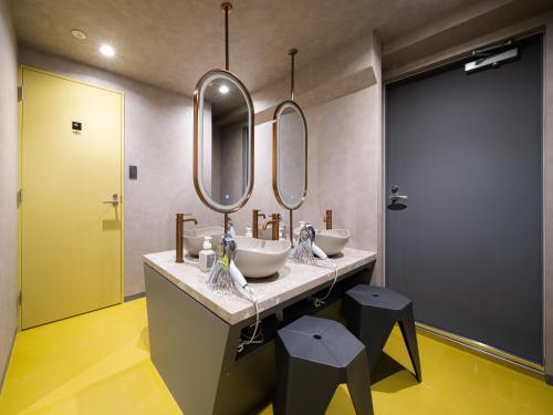 room detail thumbnail 2