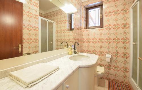 2 Bedroom Beautiful Home In Cisano Di Bardolino - image 2