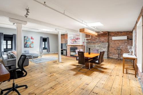 Two-Bedroom Apartment with 2 Bathrooms