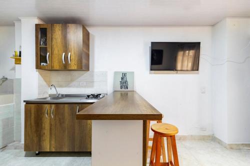 Studio apartment in La Floresta near the subway, Medellín (photo 6)