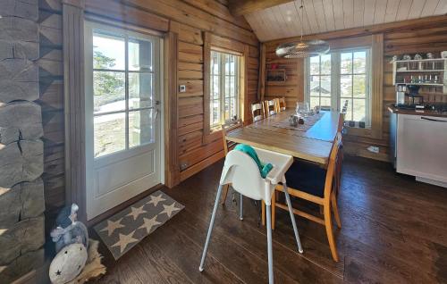 virtuve, Stunning Home In Drangedal With Wifi in Gautefall