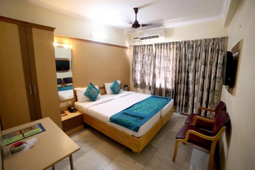 Nayagara Hotel Located in Chennai City Center, Nayagara Hotel is a perfect starting point from which to explore Chennai. The hotel offers a high standard of service and amenities to suit the individual needs of all 