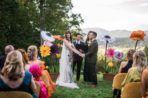 Wilkie 8br Luxury Mtn Villa with Spa