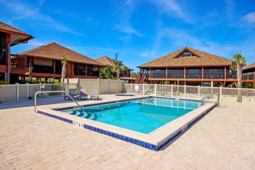 Poolside Paradise - Pet Friendly Villa on Sanibel Island - Private Beach - Signal Inn 03, Sanibel