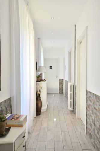 Marta Inn - image 14
