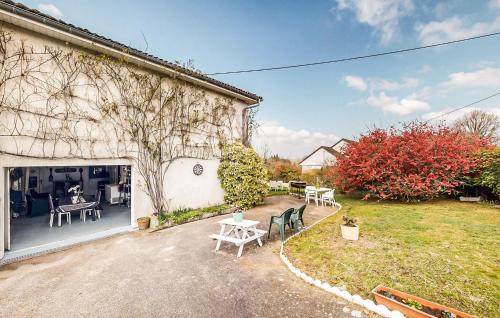 Exterior view, 1 Bedroom Amazing Apartment In Treignac in Treignac