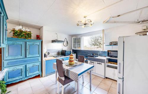 Kitchen, 1 Bedroom Amazing Apartment In Treignac in Treignac