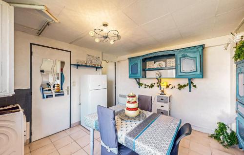 Kitchen, 1 Bedroom Amazing Apartment In Treignac in Treignac