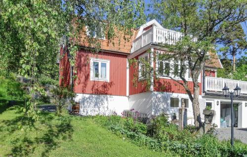Nice Home In Ljusterö With Sauna