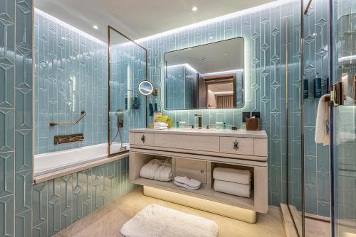 room detail thumbnail 2