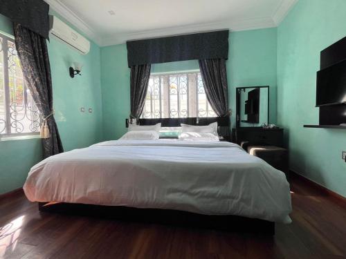 Empyrean in ยอส