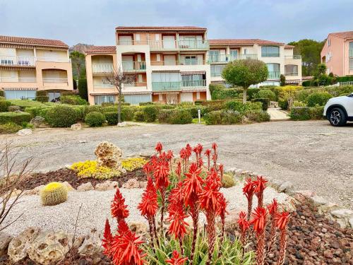 Vue extérieure, Studio climatisé vue mer à proximité de la plage (Studio climatise vue mer a proximite de la plage) in Agay